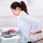 deskwork-e1490242206750 デスクワークの腰痛を短時間で解消。苦痛を解消するプロが教える腰痛対策！オフィスでできる歪み矯正セルフケア